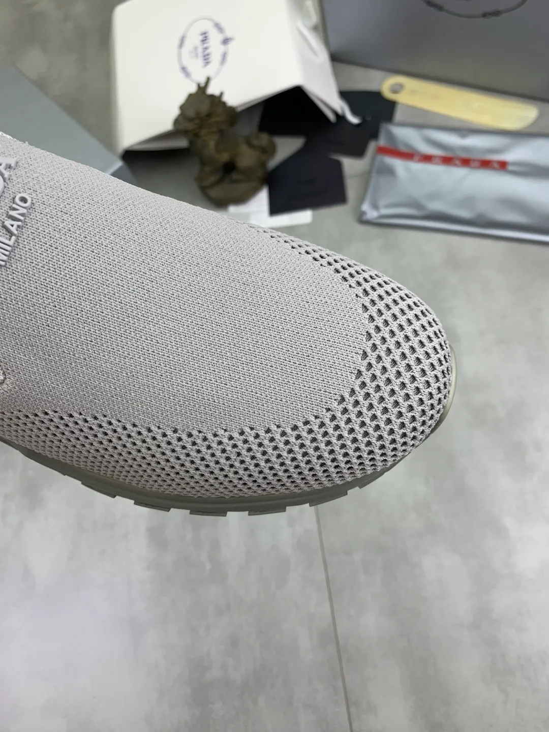 Men's shoes 💰P560💰[New model] Flying weave series (summer must-have) is now available on the official website, 🆘 Trendy brand (Prada) mainly promotes popular models, avant-garde and versatile fashionable men's shoes, private version molding, cowhide surface splicing 1:1.. Simple fashion, original imported cowhide lining and cowhide feet; the atmosphere and personality are more fashionable, eye-catching and pursuing class. It will subvert the old idea and be a must-have for fashion trendsetters with you! Must keep it for yourself! High-end comfort and low-end, high-end quality workmanship. Size: 38-45 6️⃣colors available.